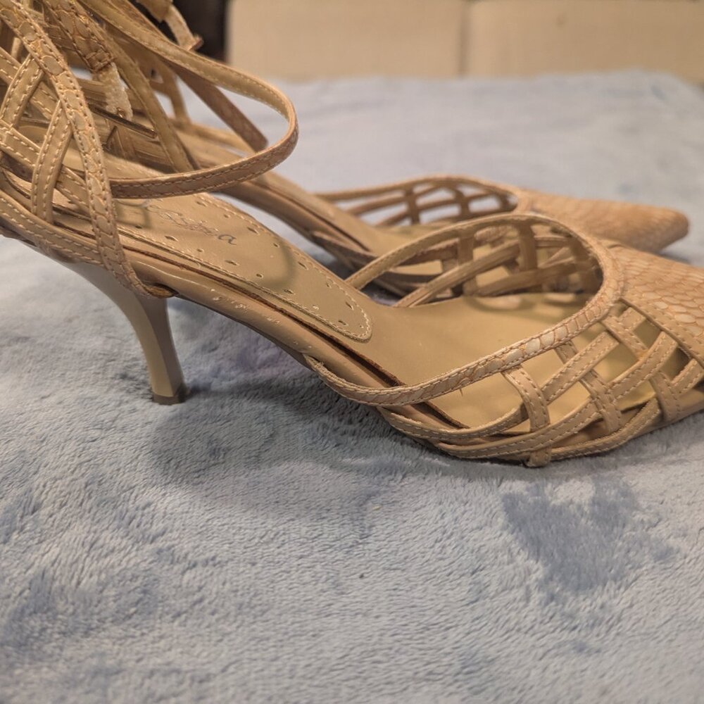 Heels - Picture 2 of 2